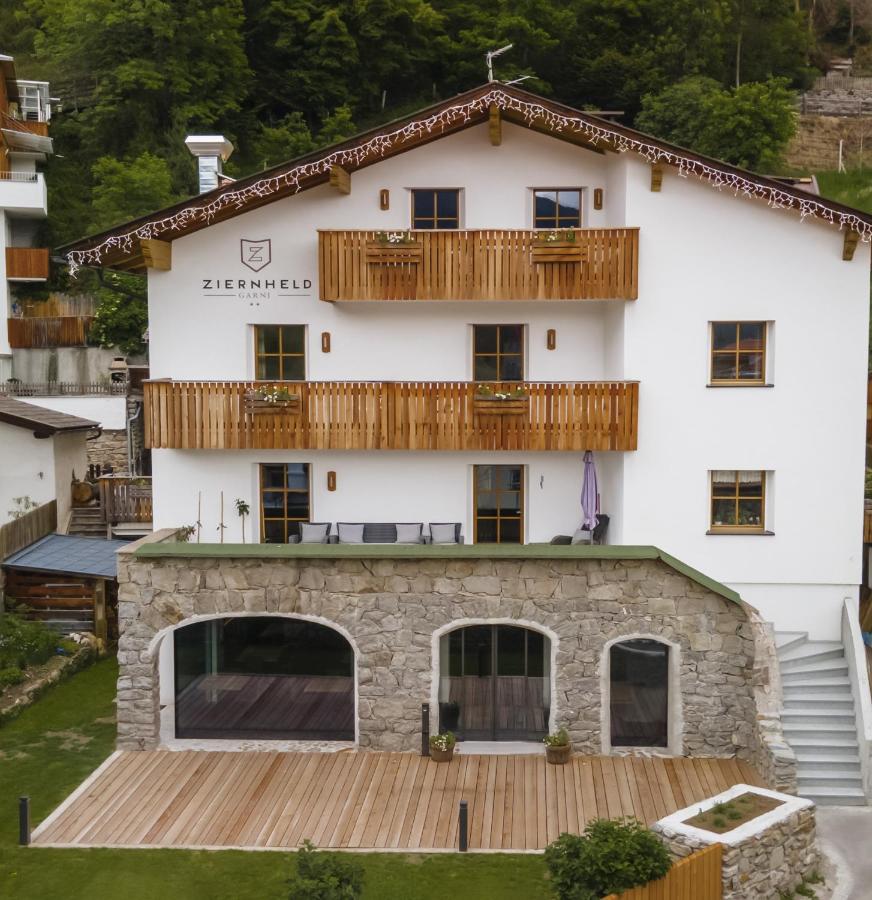 Garni Ziernheld Acomodação com café da manhã Malles Venosta Exterior foto